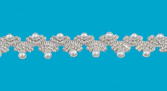 Strasszos és gyöngyös szalag